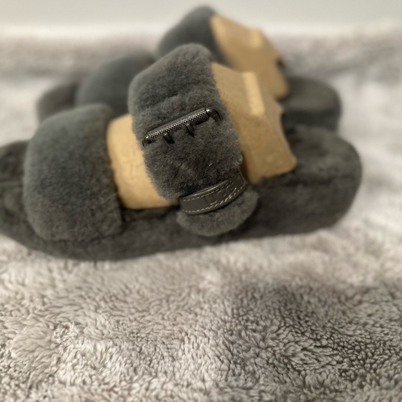 UGG Women Gray Fur Sheepskin Fuzz Yeah Slide Sandal Size 9 - Picture 5 of 6